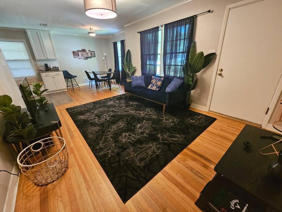 《~Lovely Home Near Botanical Gardens ~》Pool Table Memphis Exterior photo
